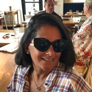 Meet your Posher, Daphnee